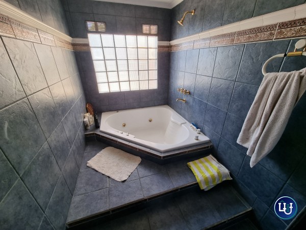 Casa céntrica de dos plantas