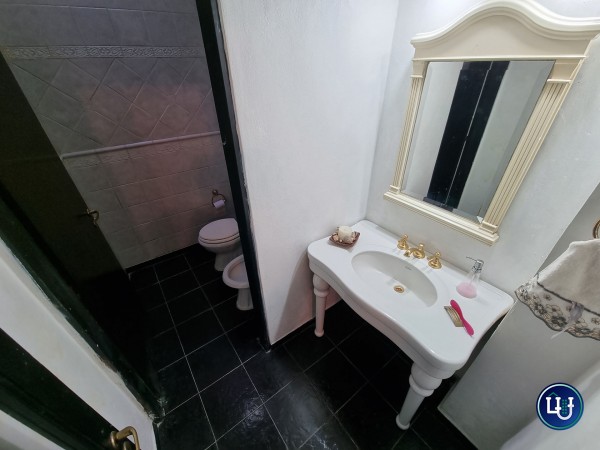 Casa céntrica de dos plantas