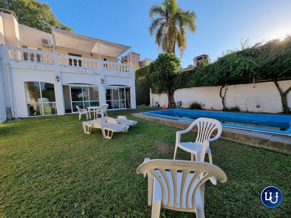 Casa céntrica de dos plantas