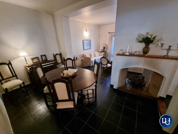 Casa céntrica de dos plantas