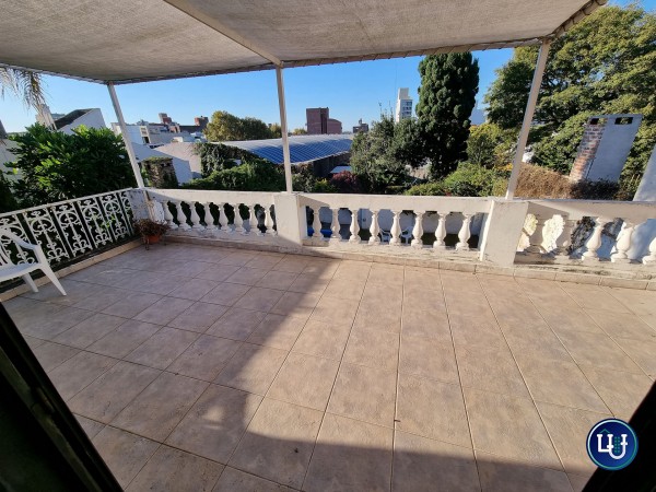 Casa céntrica de dos plantas