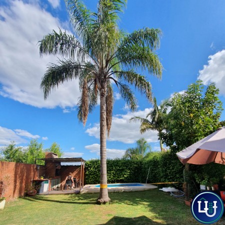  Casa de dos plantas con pileta