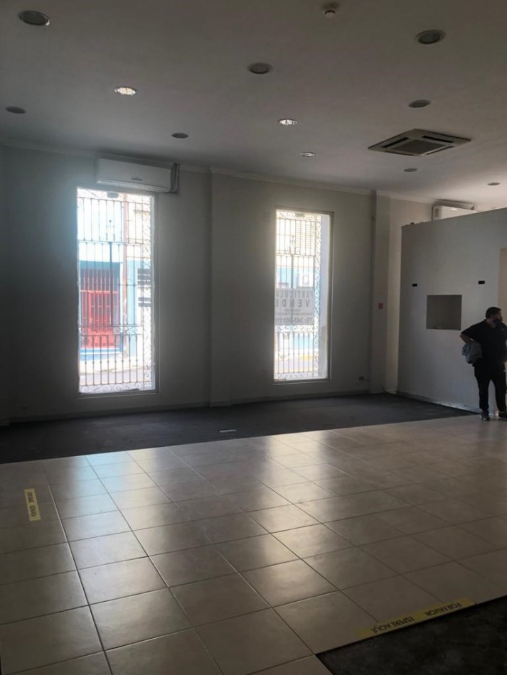 Local comercial en alquiler (estado es unico en Parana)