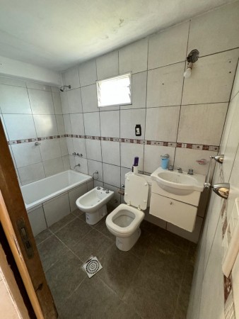 Departamento con Casa a Reconstruir en Venta