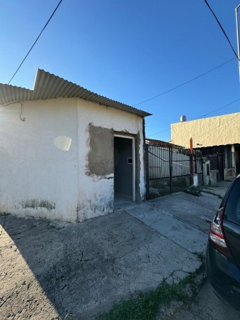 Departamento con Casa a Reconstruir en Venta