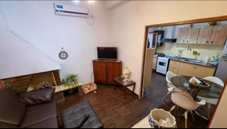 Casa de dos plantas con cochera, 4 dormitorios