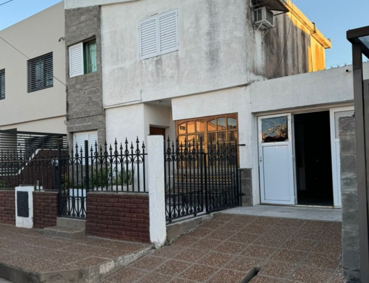 Casa de 3 dormitorios - Escucho ofertas - Apta credito