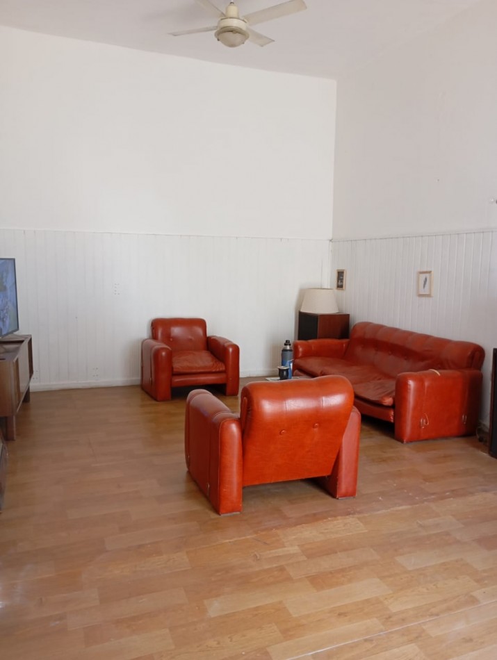 Casa de 2 plantas en zona centro