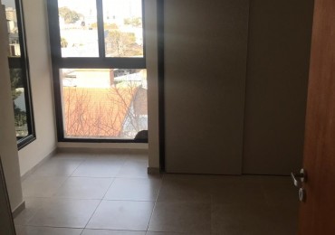 Departamento de un dormitorio, con cochera en venta 
